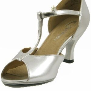 BR 028 ballroom dance shoe
Size 6-1/2 capezio